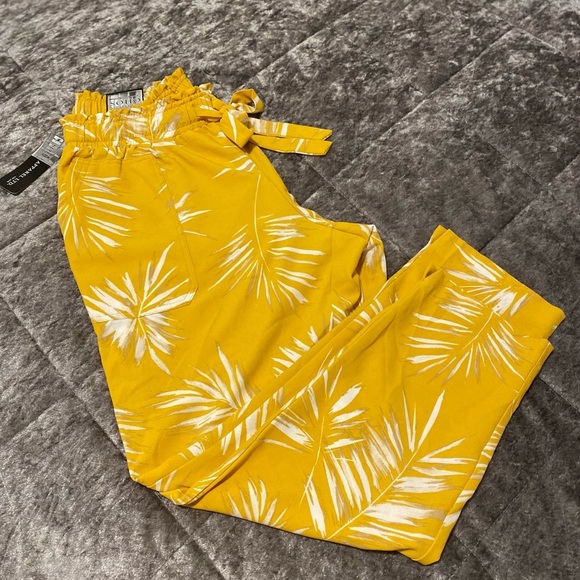 SOHO APPAREL Vibrant Yellow Pants with Leaf Design/size M - Picture 3 of 9